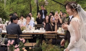 Mantan anggota SuJu Kangin juga terlihat di pernikahan Ryeowook